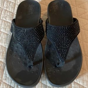 Vionic black platform toe post sandal size 10